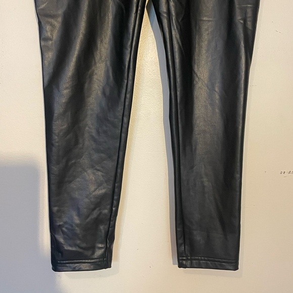 Loft Black Faux Leather Leggings size MP “high rise legging petite” inseam 25” - Picture 3 of 9